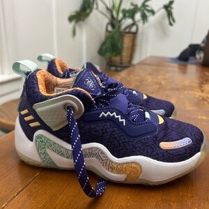 adidas D.O.N. Issue #3 Kids size 1